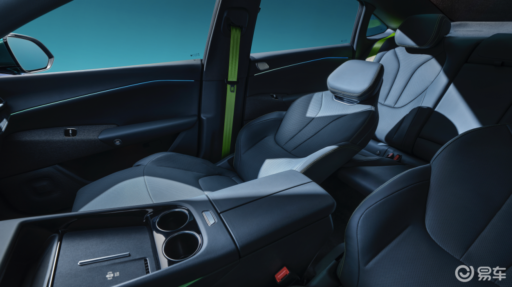 传统B级车危险了！极狐阿尔法S5预售补贴价11.28万起