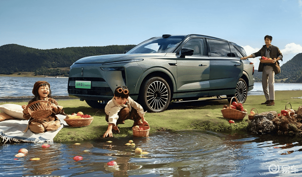 魏牌蓝山智能进阶版“硬刚”吉利银河M9，谁是性价比之王？