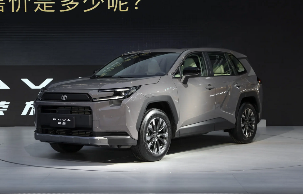 这车上市17.98万起，2.0L双擎动力车型适合家庭用户