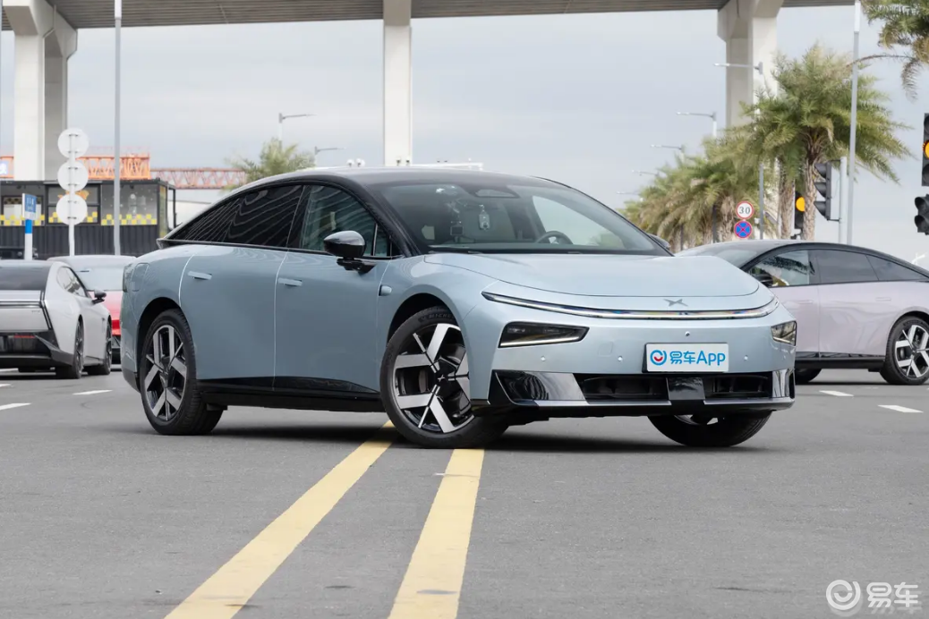 提供纯电/增程双动力，2026款小鹏P7+实车亮相