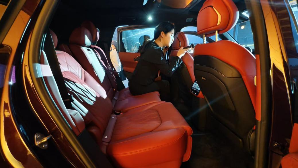 公路“全能战神”极氪8X 限时32.98万元起售