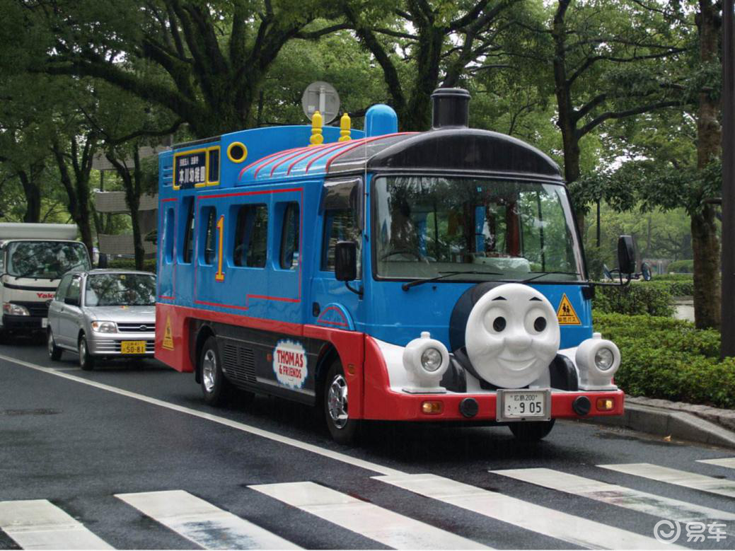 世界校车大pk,日本校车让孩子抢着上学,俄罗斯校车最彪悍