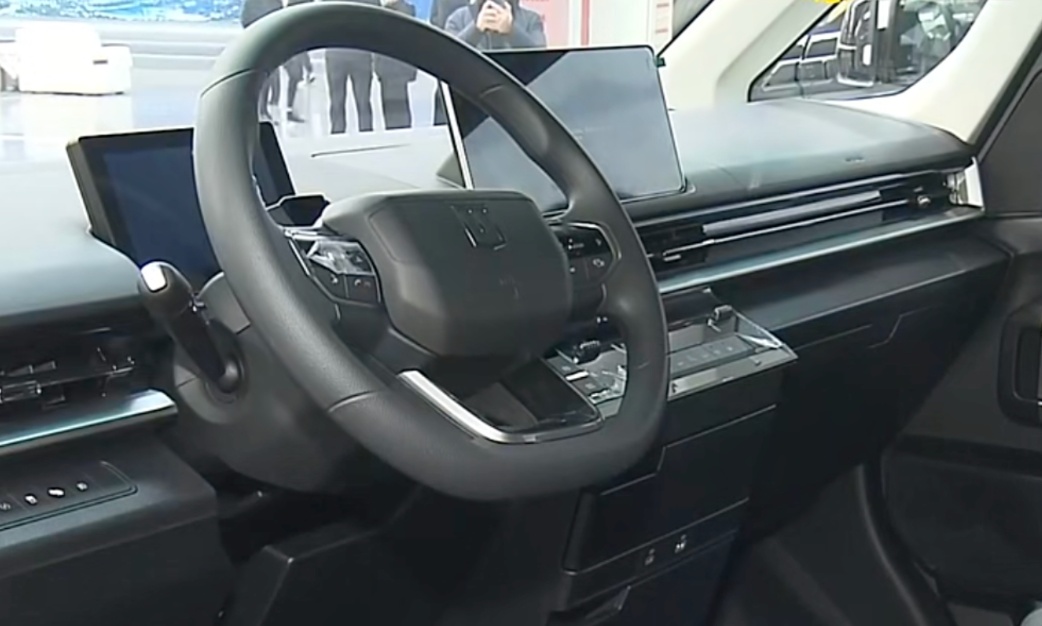 包括标轴,长轴,低顶,中顶和高顶,其中,远程超级van mpv版本提供4/5/8