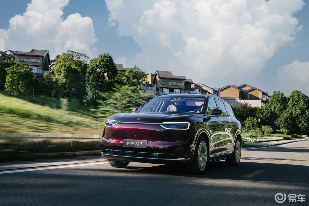 问界M9 2025款 豪华科技旗舰 交付突破22万辆_问界_问界M8 家庭智慧出行标杆 纯电版本24小时订单破万