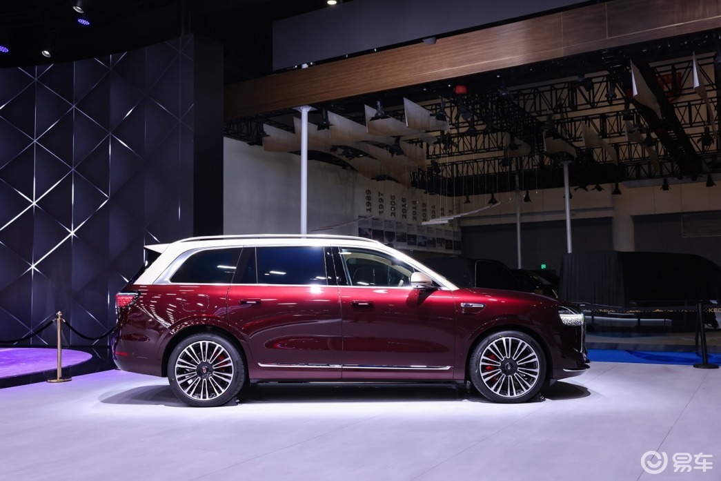 问界M8 家庭智慧出行标杆 纯电版本24小时订单破万_问界_问界M9 2025款 豪华科技旗舰 交付突破22万辆