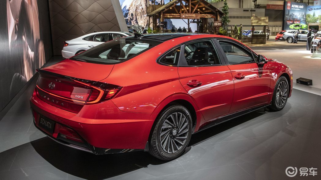 头顶太阳能板全新现代索纳塔混动版亮相芝加哥车展