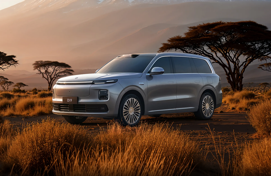 零跑D19内饰官图发布，提供纯电/增程动力，将于明年上市