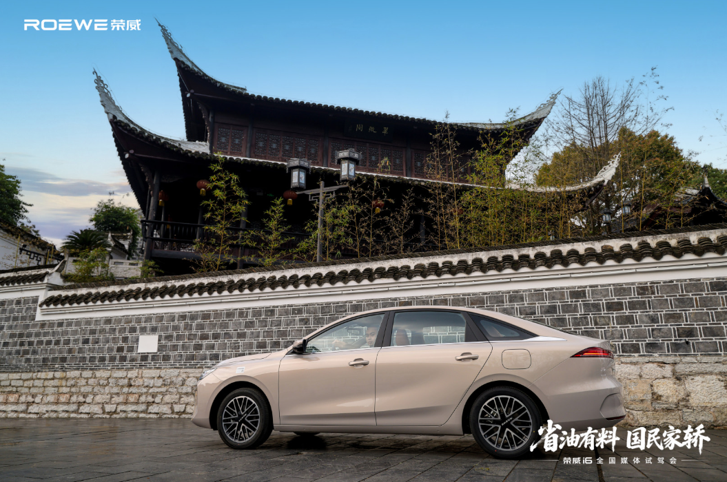 国民家轿硬碰硬，荣威i6 VS 速腾S，谁才是国民真好车