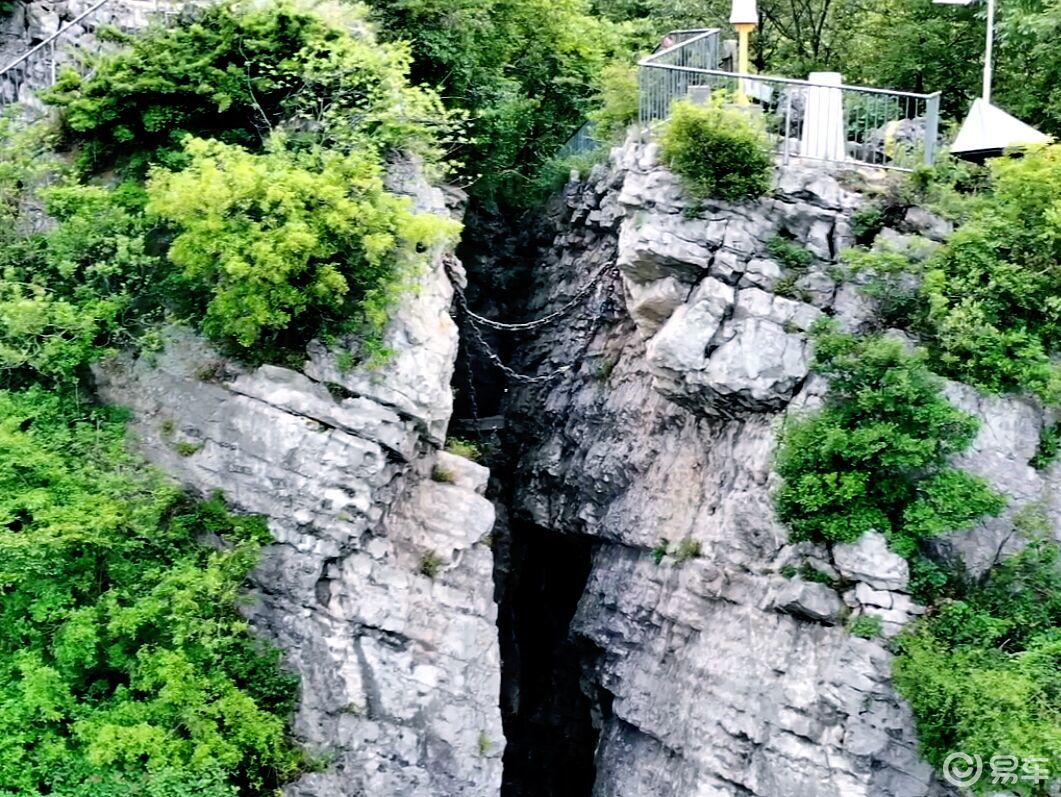 面朝著壯闊長江,欣賞著水面之上的平靜,想象著水面之下的洶湧,不一樣