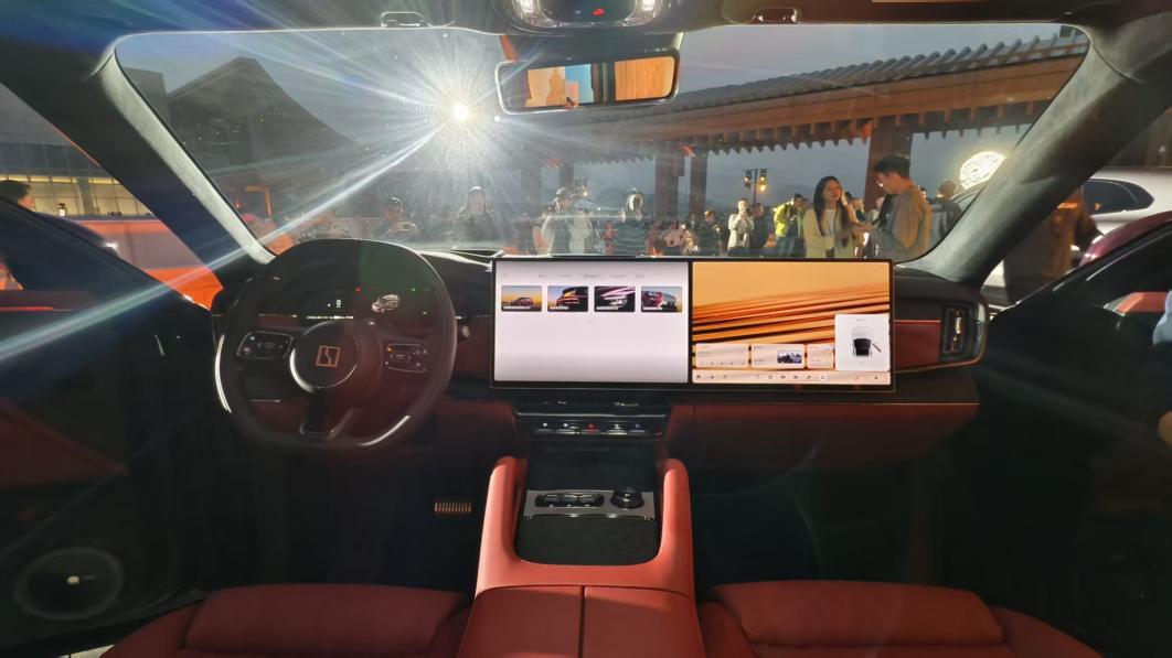 公路“全能战神”极氪8X 限时32.98万元起售