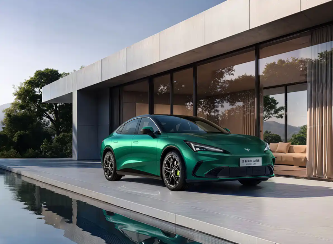 新款极狐阿尔法S5即将预售,内外革新+增程动力