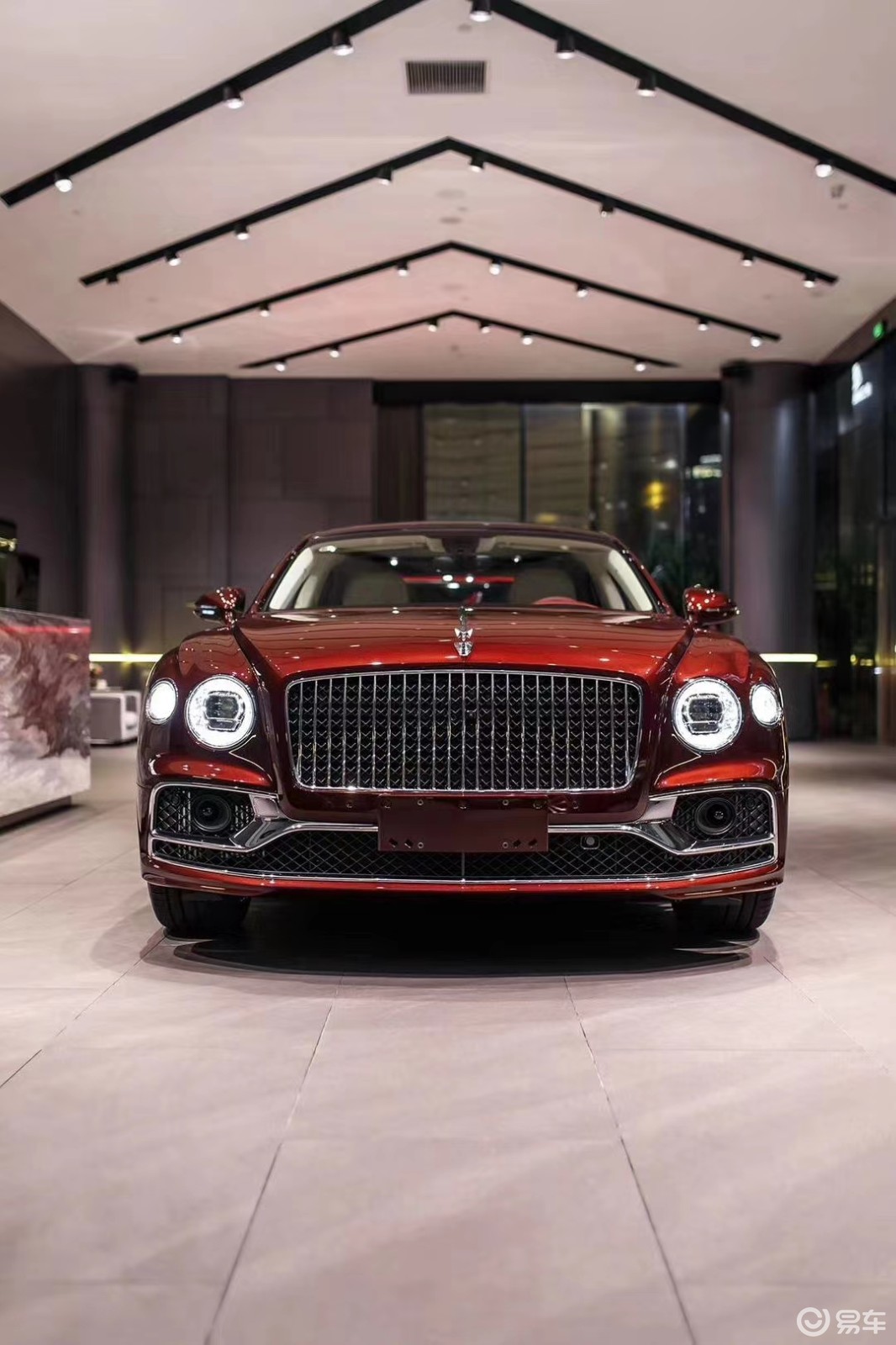 他们梦想在勒芒挥舞黑白方格旗,梦想驾驶宾利下榻世界奢华酒店