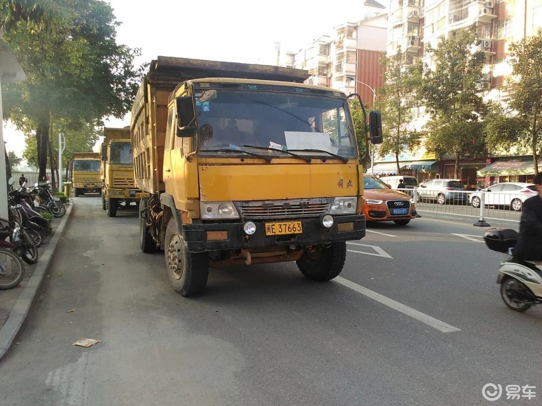 路边的经典——红极一时的解放四大自卸车