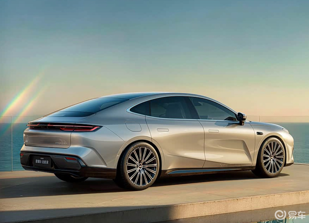 吉利银河星耀8远航家开启预售,看完亮点才知道有多卷