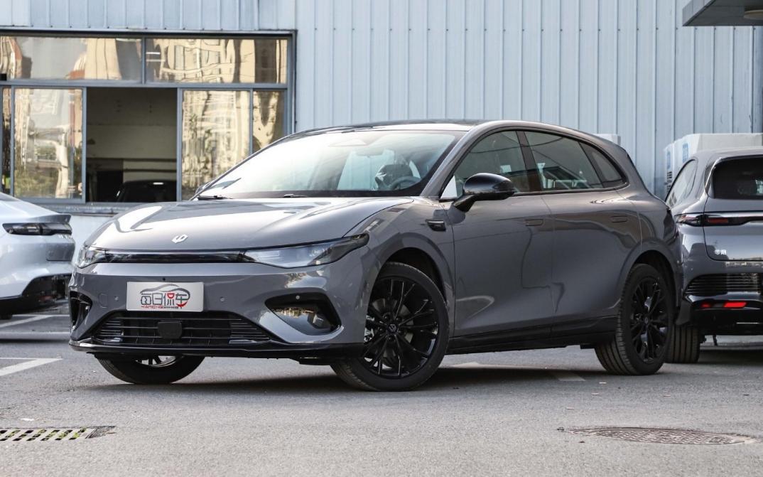 为热爱驾驶的男生量身打造的准小钢炮 零跑Lafa5简评