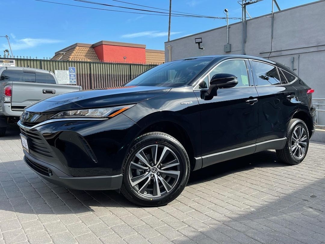 全新丰田威飒海外实车 溜背轿跑美学担当