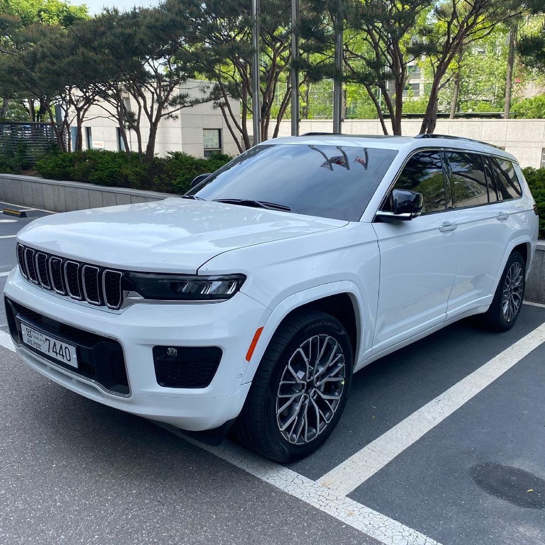 全新jeep大切诺基l海外实车 白色涂装年轻又运动