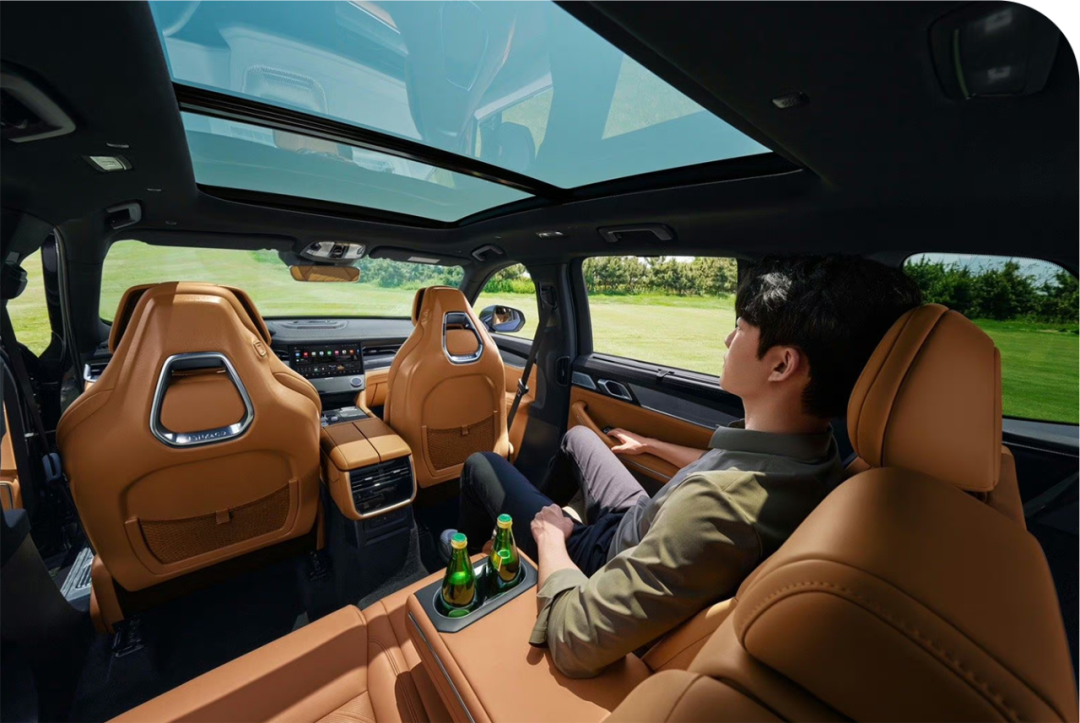 领克09 phev大五座的空间表现更出色_易车