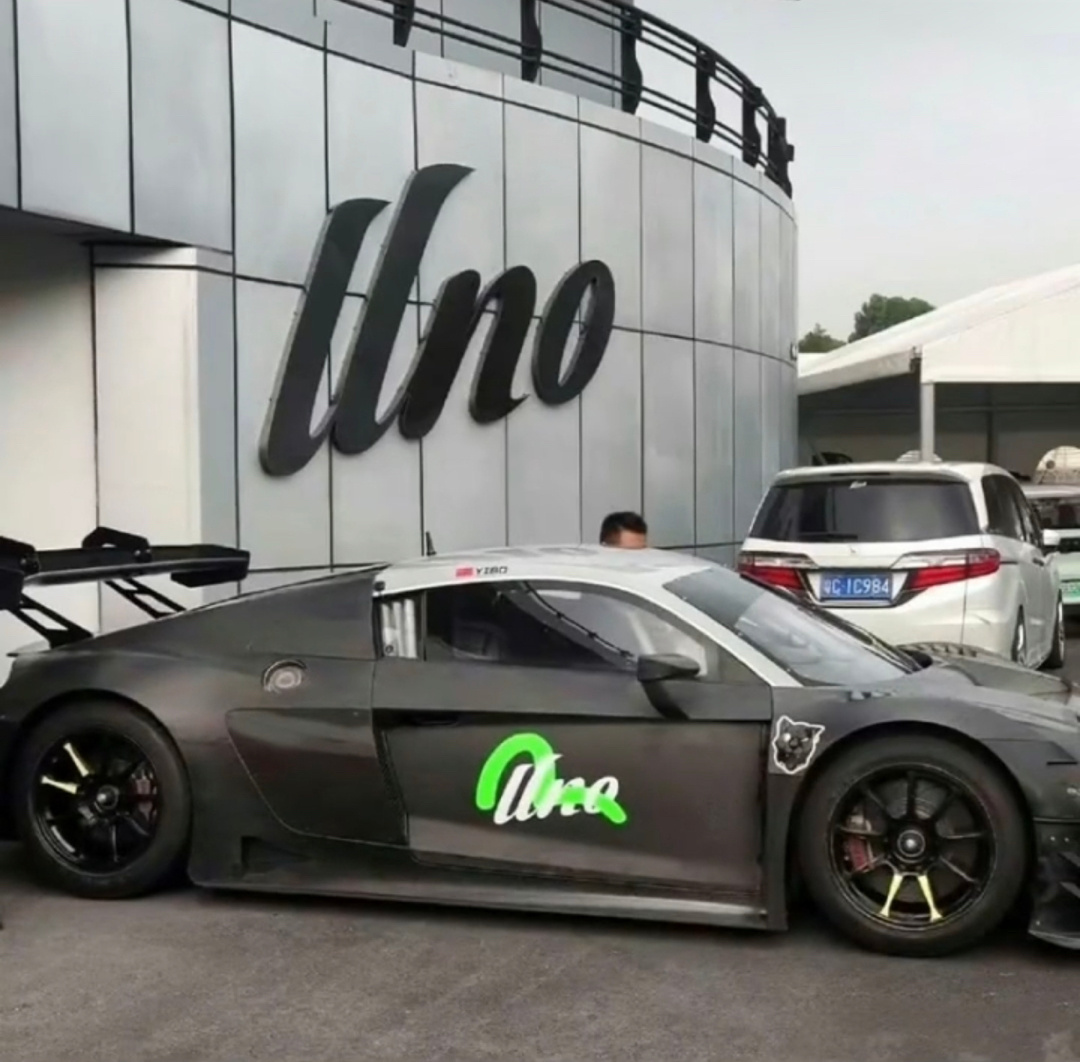 王一博开奥迪R8 GT3下赛道练车，未来将登陆GT3赛事_易车