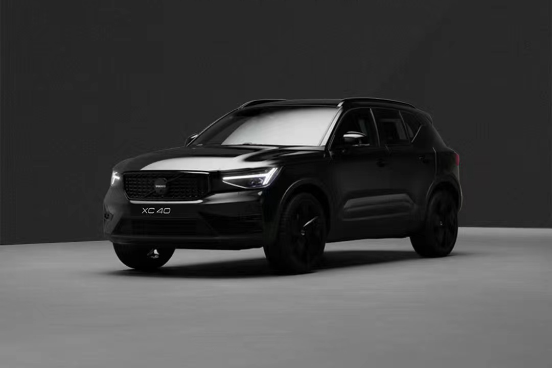 沃尔沃XC40极夜黑版震撼上市，32万起的豪华新选择