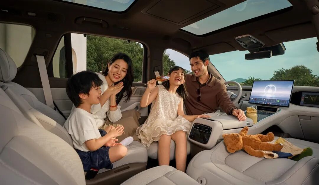 29.98万起!腾势N8L上市,满配三电机