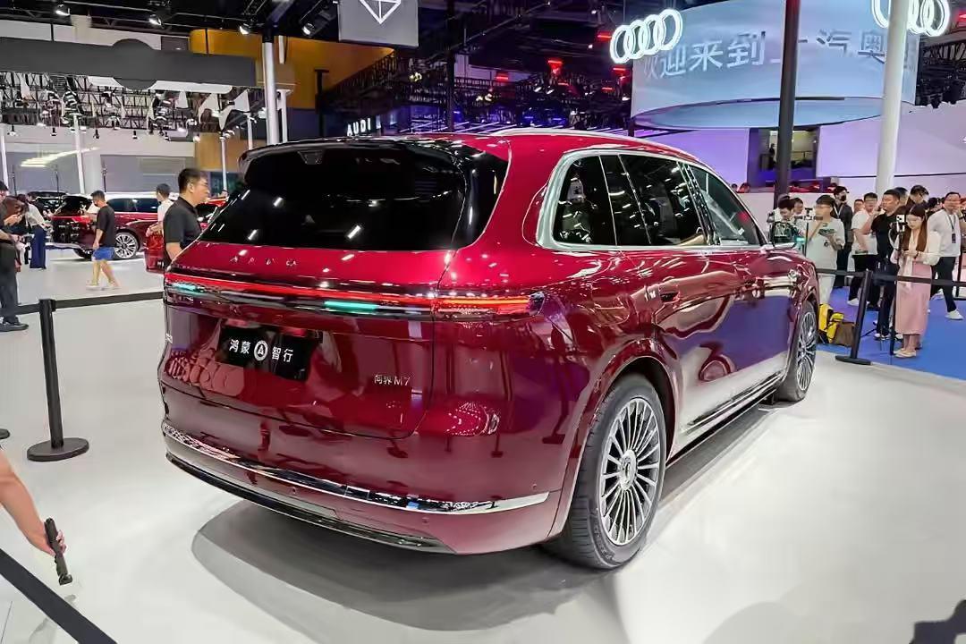 家用SUV选智能还是舒适，问界M7对比理想L7，如何选？