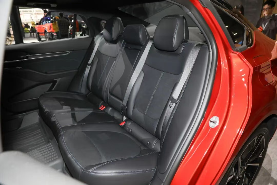 新款福特蒙迪欧正式上市,起售价14.98万元,多重升级