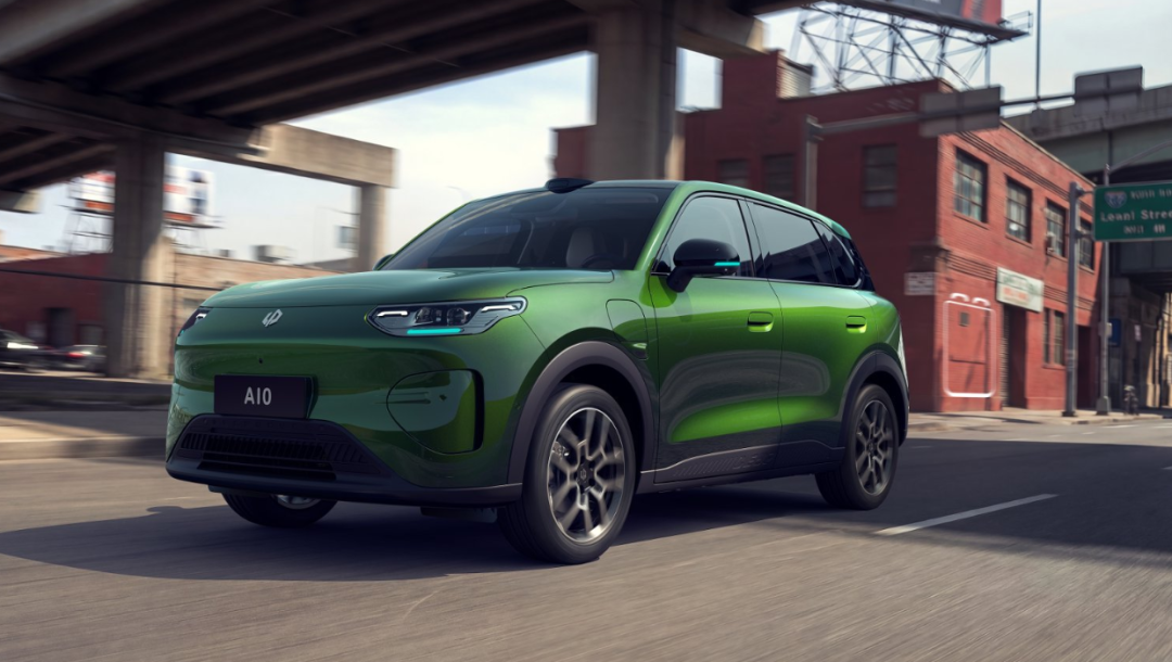 零跑A10上市 6.58 万起 多项配置在十万内同级罕见