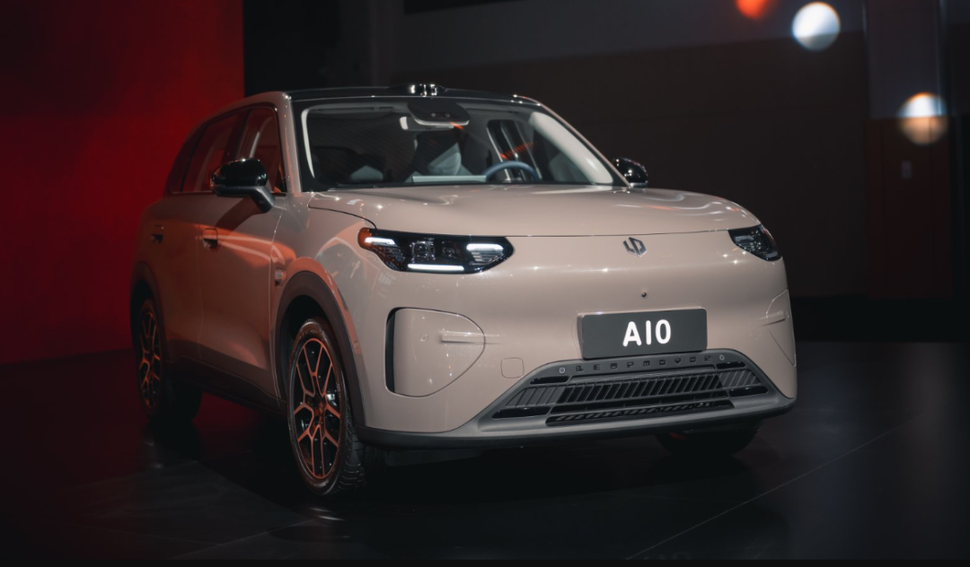 零跑A10上市 6.58 万起 多项配置在十万内同级罕见