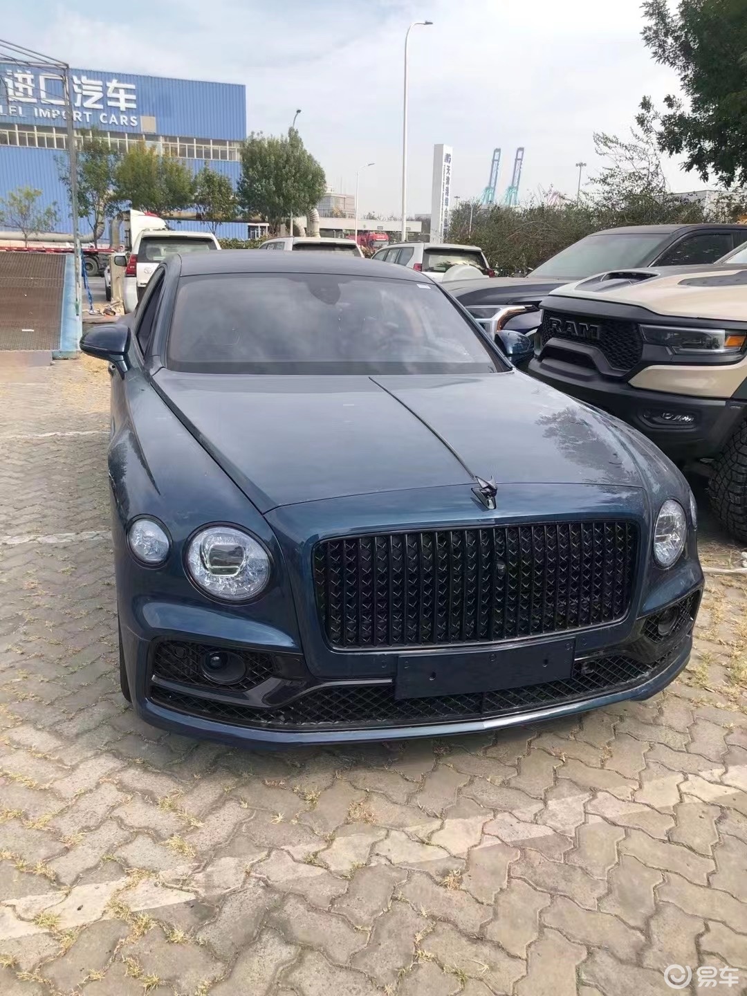 这个配色全国仅此一台‼️ 21款宾利飞驰 v8 4