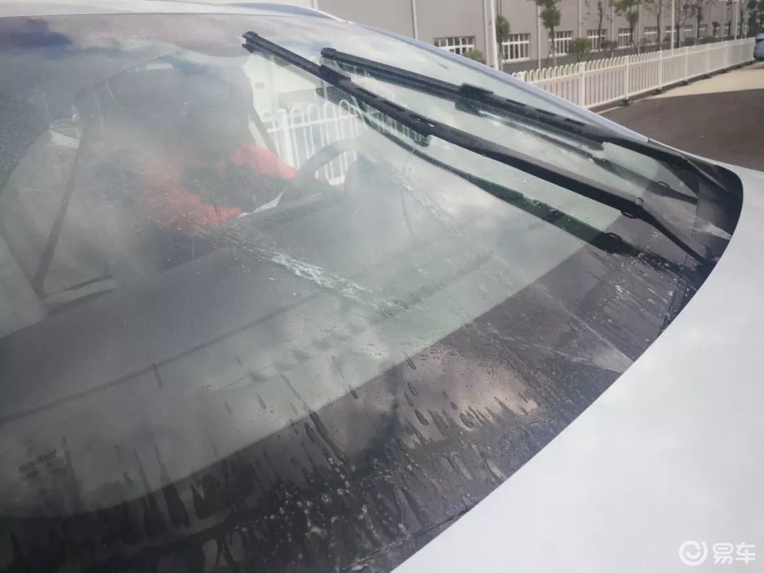 教你如何更换雨刮片_易车