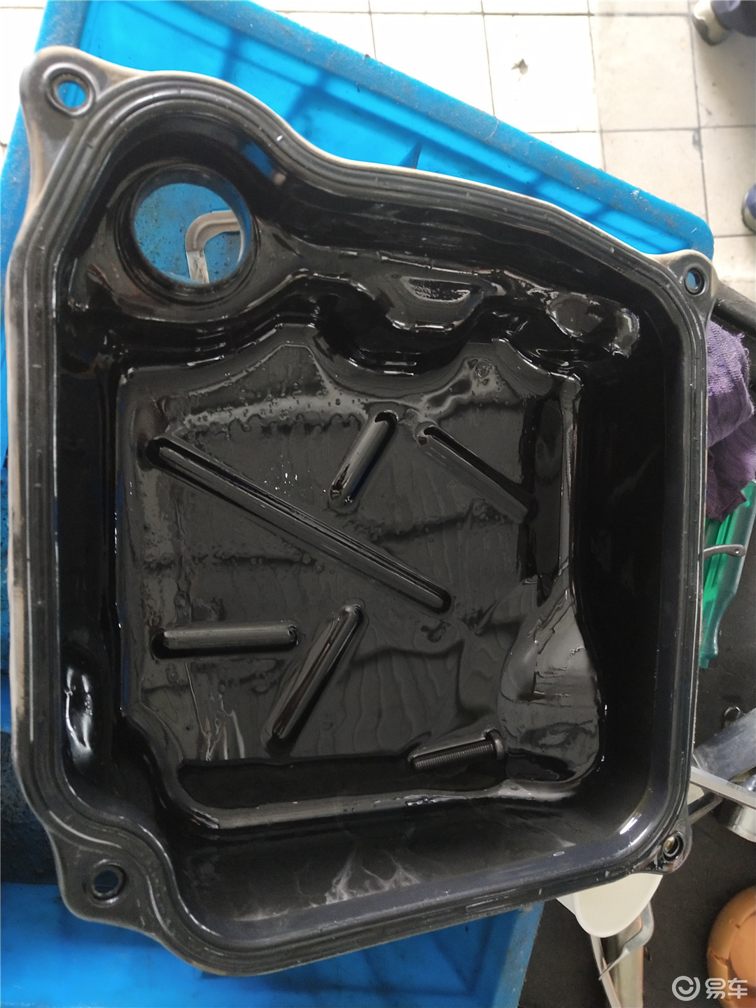 拆下来的油底壳