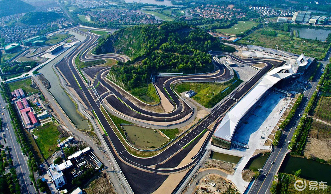 2公里,共16个弯道(其中7处左弯及9处右弯) 级别:f2 赛道宽度:12至15米