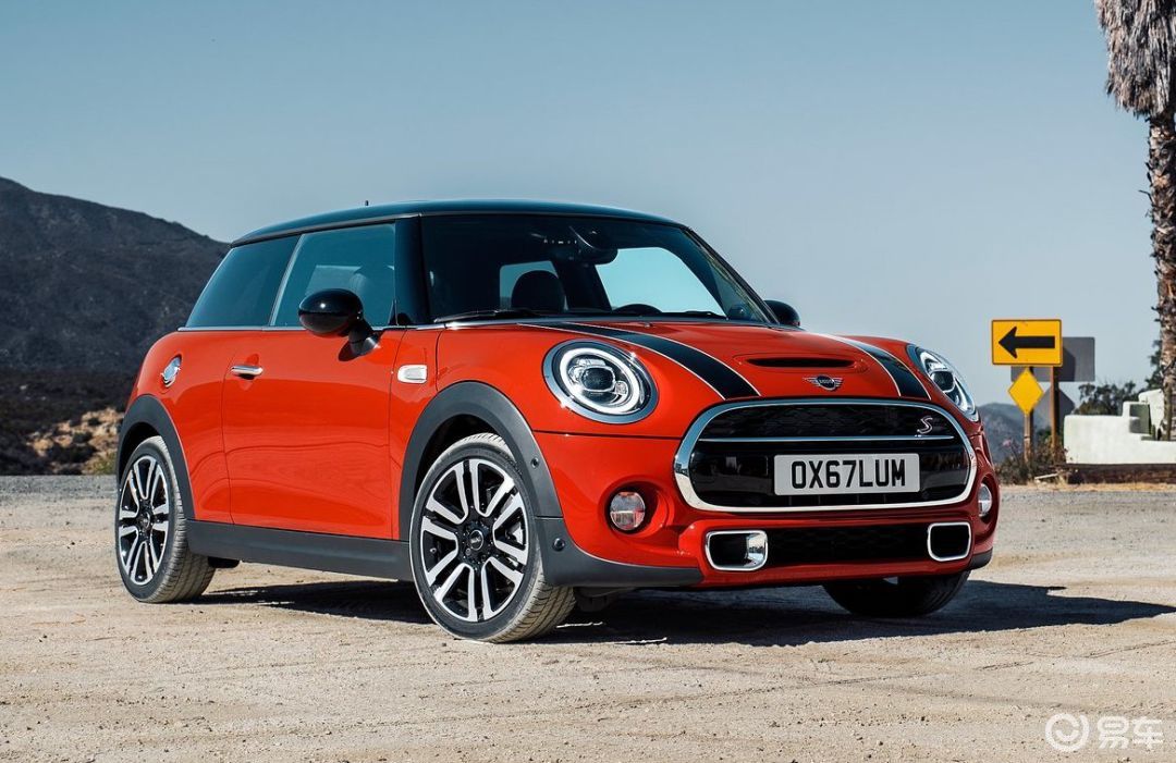 奔驰a级内饰_仪表盘