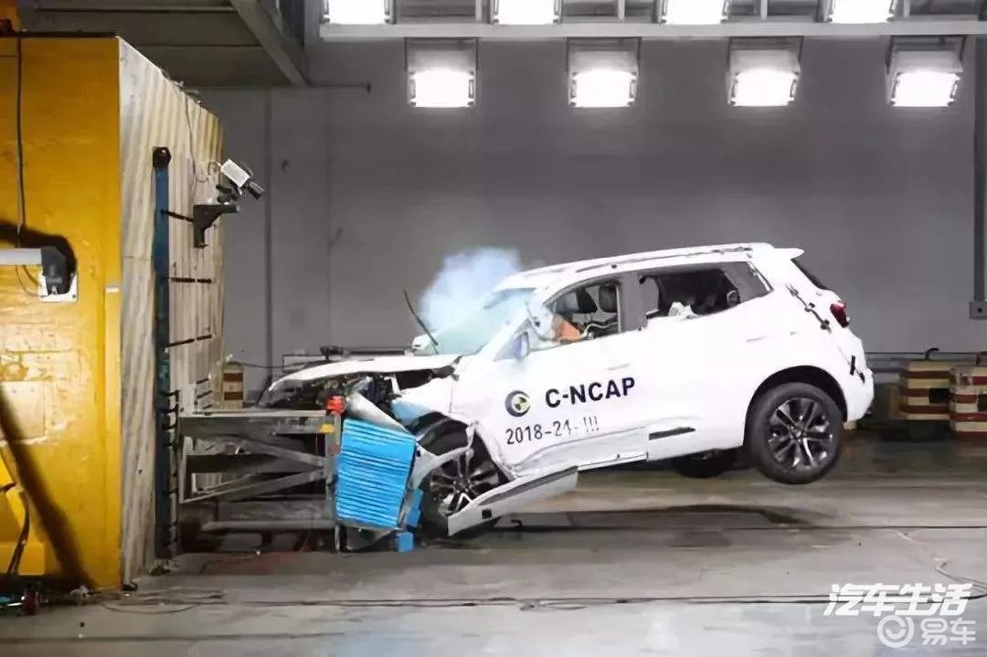 汽车安全靠碰撞测试成绩还是驾驶员自我修养?