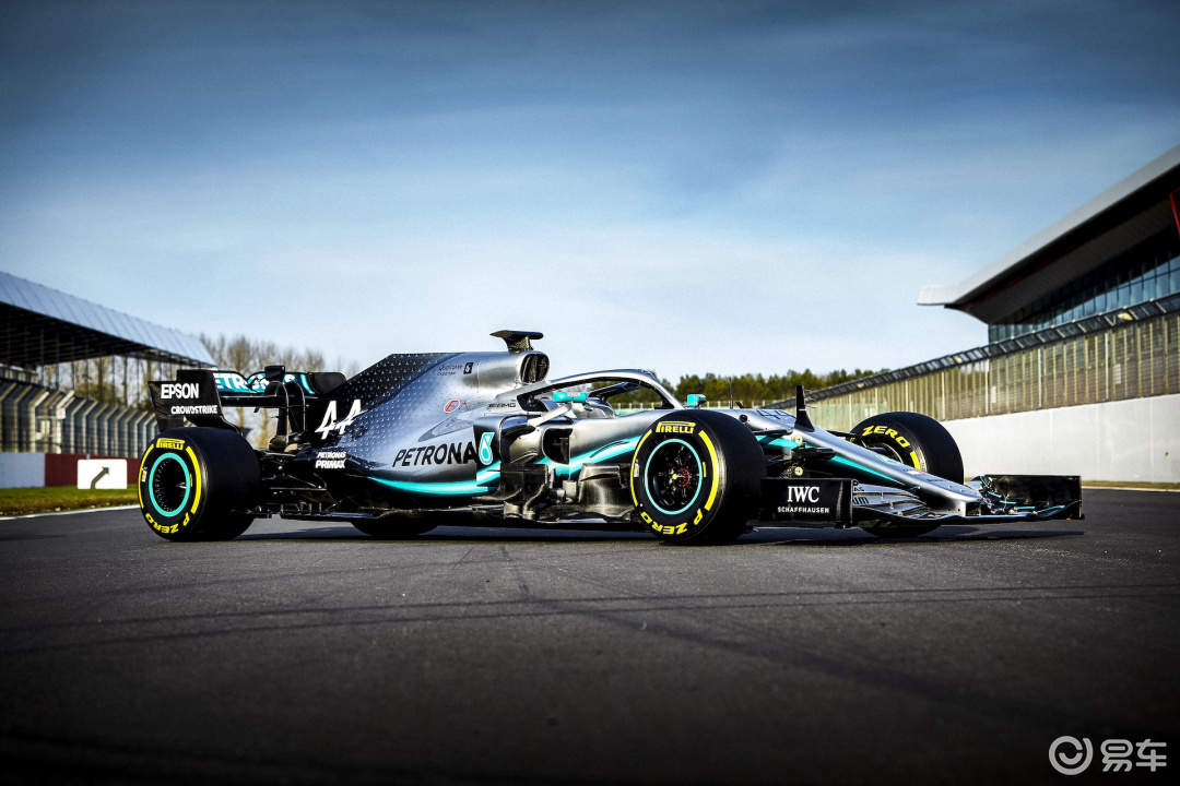 amg为你展示什么叫标准的f1技术民用化