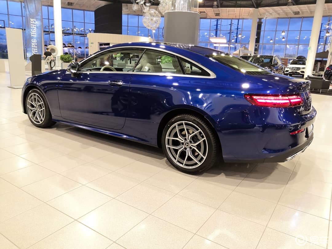 新款奔驰e级双门轿跑实车实力派的颜值运动家