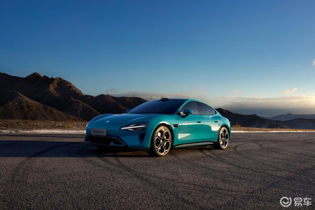 由宝马全球首位中国设计师李田原,前奔驰德国总部高级外饰设计师仇臻