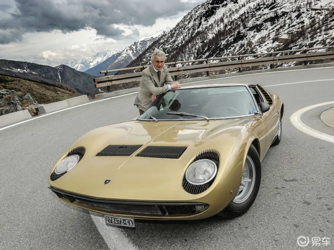 乔治亚罗曾在埃斯特庄园优雅竞赛上见过马自达rx-vision,以古典造型为