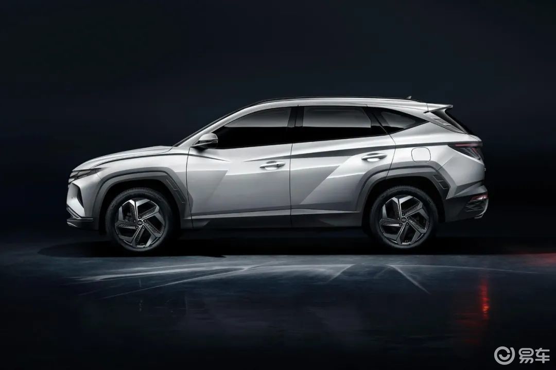 5t豪华版的落地价在14万元出头,和长安cs75plus 2.