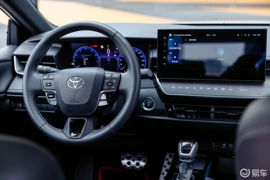 此外,第九代凯美瑞还搭载了ar风格hud抬头显示,3d化图像在导航过程中