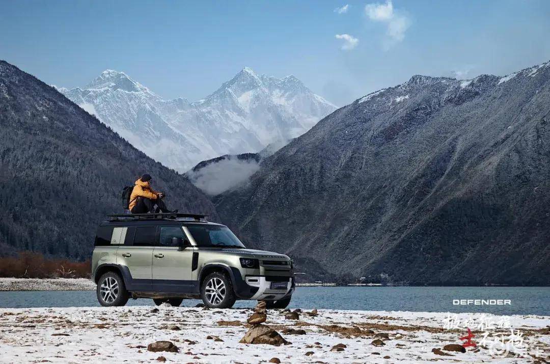 感方面,路虎卫士显然更能满足他日常通勤以及周末跟朋友们去广州周