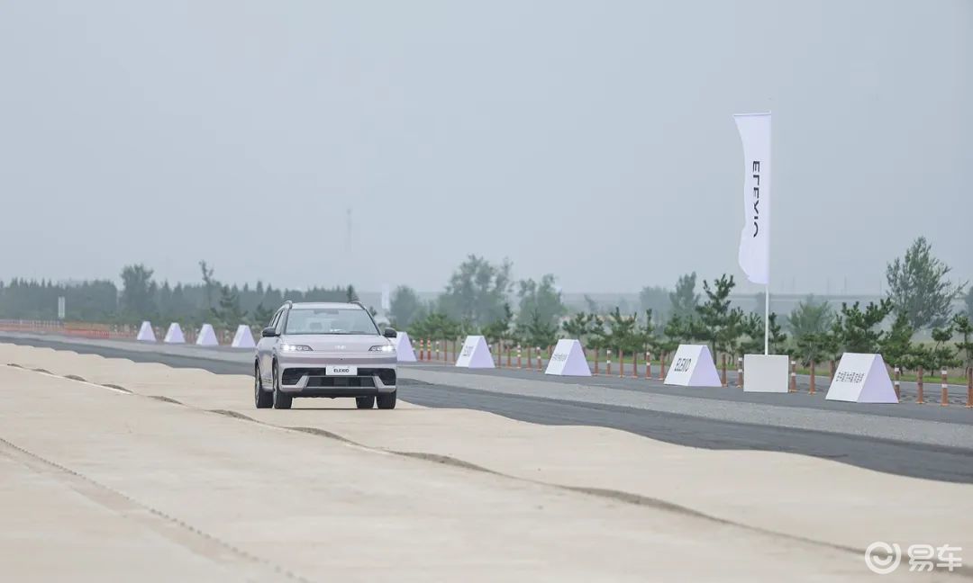 180km/h贴地飞行，新能源车的安全“硬实力”！