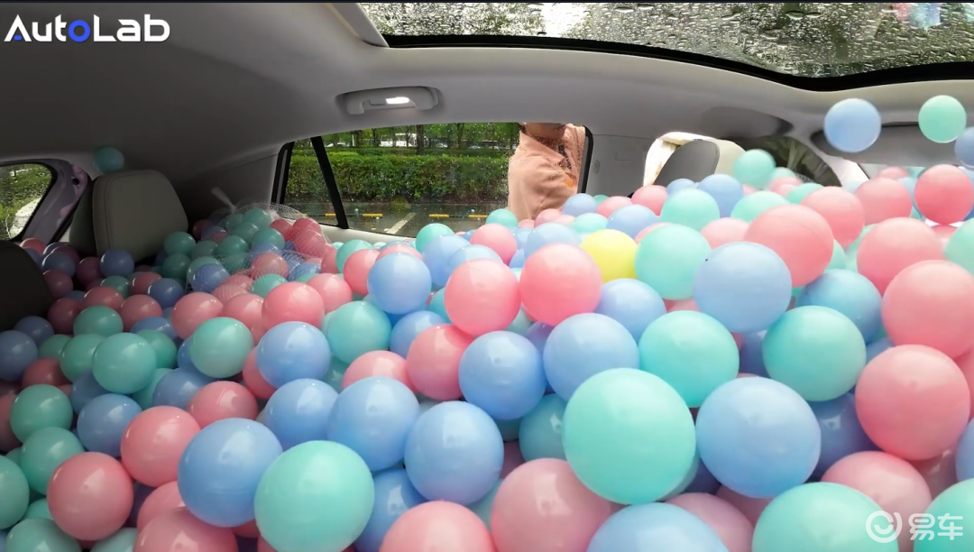 全新MG4、埃安UT、比亚迪海豚谁最能“装”？