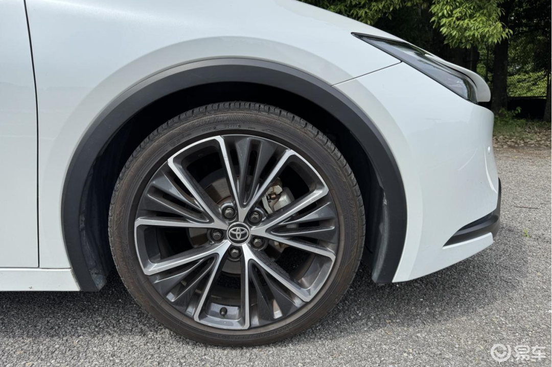 海外试驾第五代丰田普锐斯:假装有乐趣 | 驾仕阅读