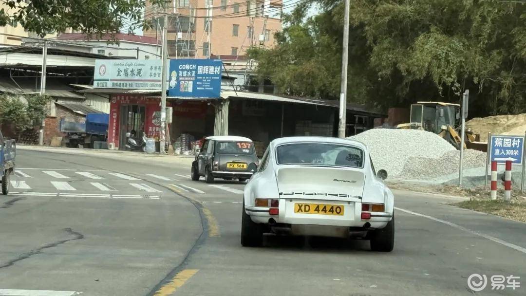 广州街头,惊现“移动的汽车博物馆”