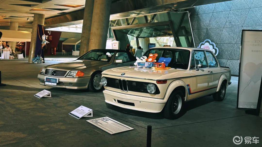 广州街头,惊现“移动的汽车博物馆”