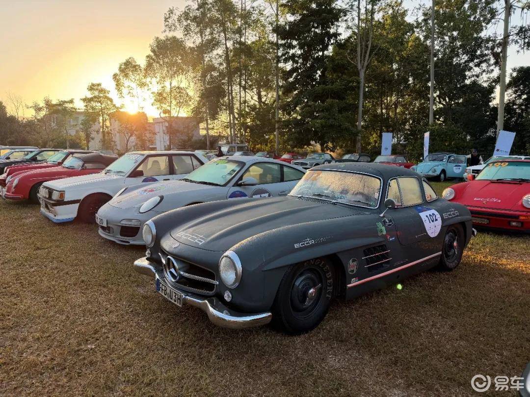 广州街头,惊现“移动的汽车博物馆”