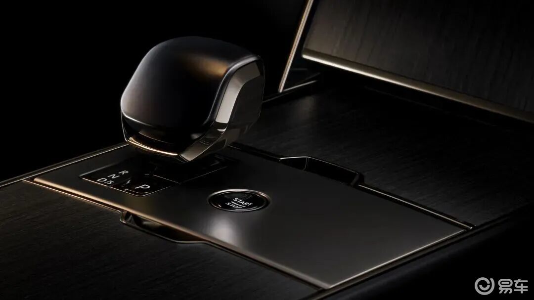 迈阿密首秀!揽胜SV Black把黑色玩到极致!