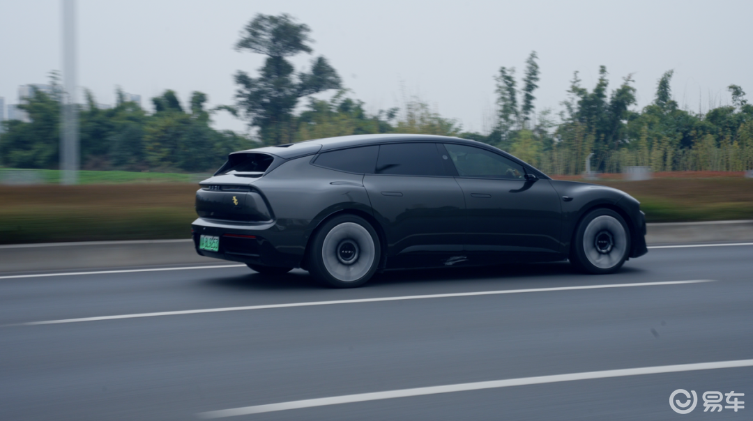 实测奥迪 E5 Sportback：辅助驾驶也能“劈弯”